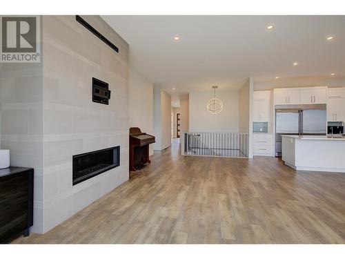 557 Acadia Street, Kelowna, BC - Indoor With Fireplace