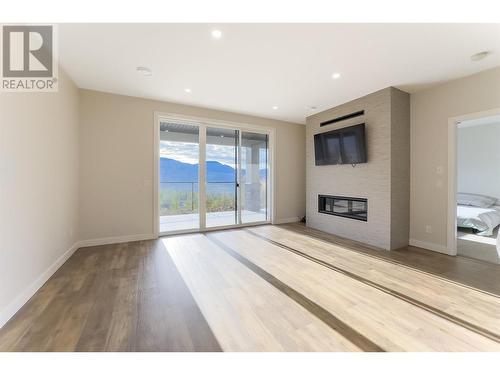 557 Acadia Street, Kelowna, BC - Indoor With Fireplace