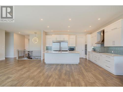 557 Acadia Street, Kelowna, BC - Indoor Photo Showing Kitchen