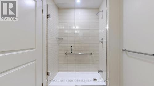 601 - 3220 William Coltson Avenue, Oakville, ON - Indoor Photo Showing Bathroom