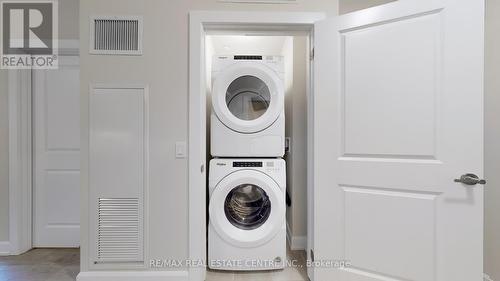 601 - 3220 William Coltson Avenue, Oakville, ON - Indoor Photo Showing Laundry Room