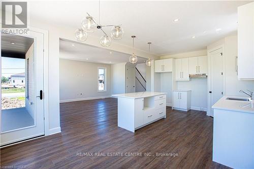 3 Lucas Road E, St. Thomas, ON - Indoor Photo Showing Kitchen