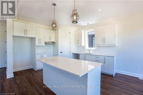 3 Lucas Road E, St. Thomas, ON - Indoor Photo Showing Kitchen