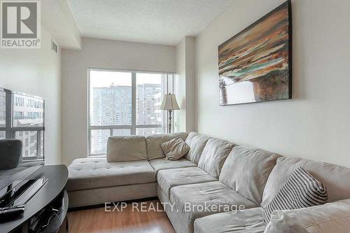 Ph207 - 8 Lee Centre Drive, Toronto (Woburn), ON - Indoor Photo Showing Living Room