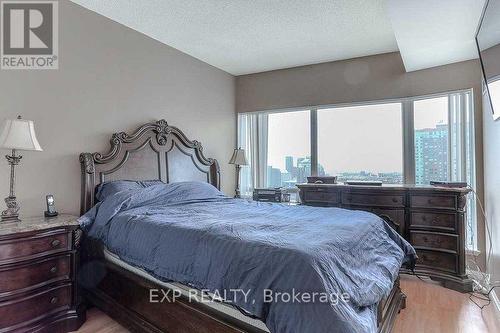 Ph207 - 8 Lee Centre Drive, Toronto (Woburn), ON - Indoor Photo Showing Bedroom