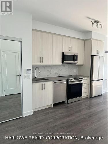 703 - 95 Oneida Crescent, Richmond Hill, ON - Indoor Photo Showing Kitchen