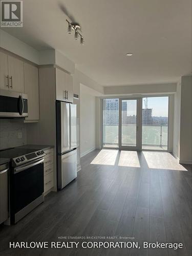 703 - 95 Oneida Crescent, Richmond Hill, ON - Indoor Photo Showing Kitchen