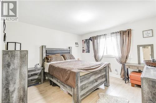 6325 Doreen Drive, Niagara Falls, ON - Indoor Photo Showing Bedroom