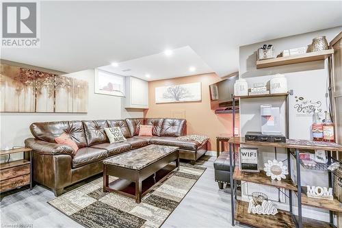 6325 Doreen Drive, Niagara Falls, ON - Indoor Photo Showing Living Room