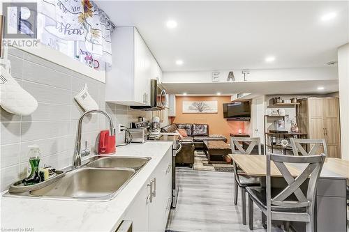 6325 Doreen Drive, Niagara Falls, ON - Indoor Photo Showing Kitchen With Double Sink