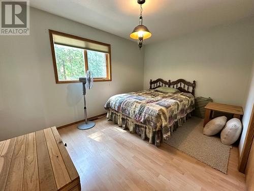 1360 Frisk Road, Christina Lake, BC - Indoor Photo Showing Bedroom