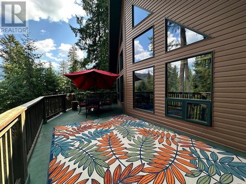 1360 Frisk Road, Christina Lake, BC - Outdoor With Exterior