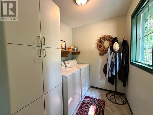 1360 Frisk Road, Christina Lake, BC - Indoor Photo Showing Laundry Room