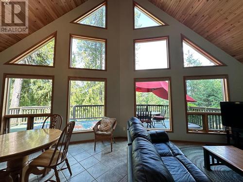 1360 Frisk Road, Christina Lake, BC - Indoor