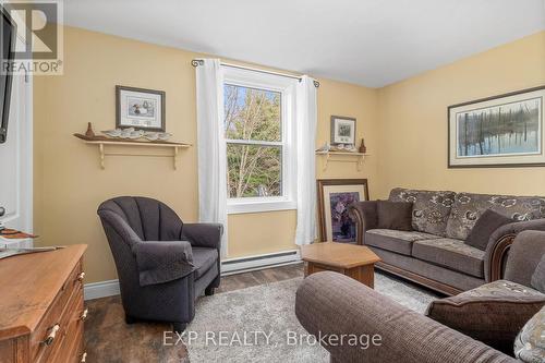 17682 Loyalist Parkway, Prince Edward County (Hillier), ON - Indoor Photo Showing Living Room