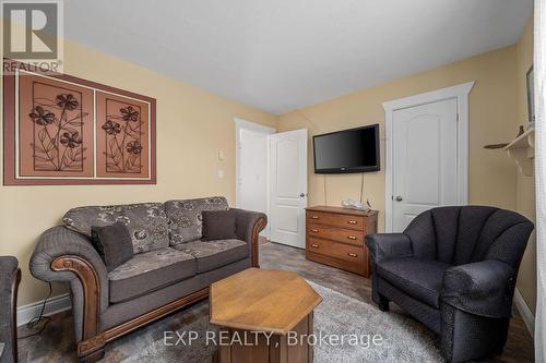 17682 Loyalist Parkway, Prince Edward County (Hillier), ON - Indoor Photo Showing Living Room