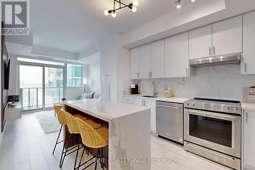 306 - 9000 Jane Street, Vaughan, ON - Indoor Photo Showing Kitchen