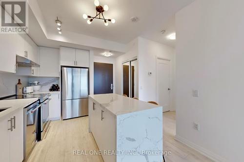 306 - 9000 Jane Street, Vaughan, ON - Indoor Photo Showing Kitchen With Upgraded Kitchen