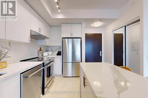 306 - 9000 Jane Street, Vaughan, ON - Indoor Photo Showing Kitchen