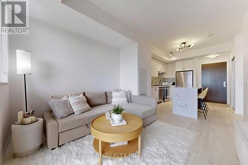 306 - 9000 Jane Street, Vaughan, ON - Indoor Photo Showing Living Room