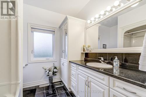 693 Line 3 Road, Niagara-On-The-Lake, ON - Indoor Photo Showing Bathroom