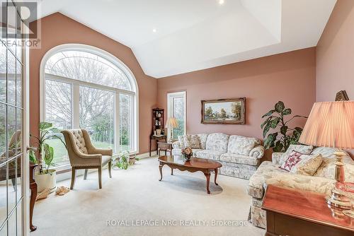 693 Line 3 Road, Niagara-On-The-Lake, ON - Indoor Photo Showing Living Room