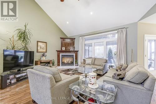 693 Line 3 Road, Niagara-On-The-Lake, ON - Indoor Photo Showing Living Room With Fireplace