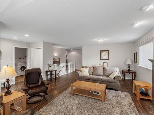 384 Melrose Place, Kamloops, BC - Indoor Photo Showing Living Room