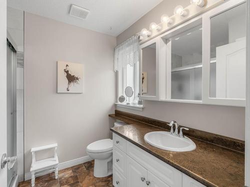 384 Melrose Place, Kamloops, BC - Indoor Photo Showing Bathroom