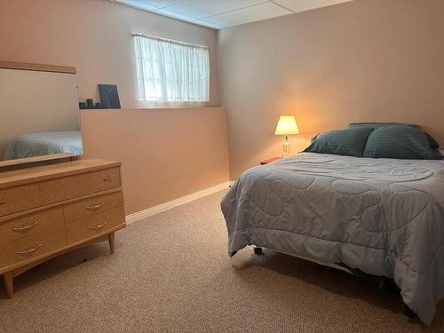 384 Melrose Place, Kamloops, BC - Indoor Photo Showing Bedroom