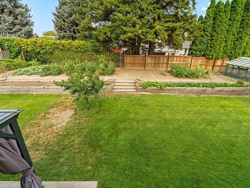 384 Melrose Place, Kamloops, BC - Outdoor With Backyard