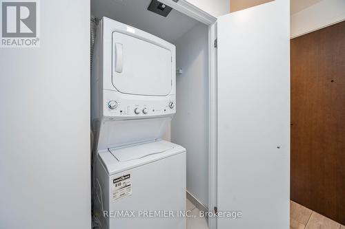 3501 - 4065 Confederation Park, Mississauga (City Centre), ON - Indoor Photo Showing Laundry Room