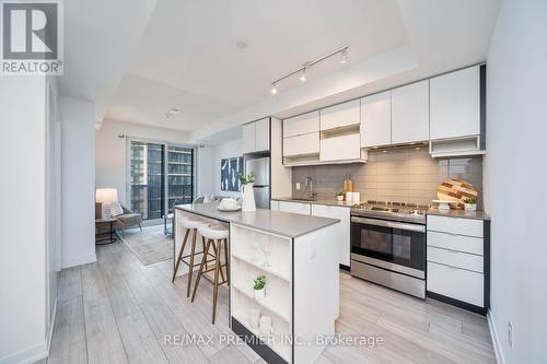 3501 - 4065 Confederation Park, Mississauga (City Centre), ON - Indoor Photo Showing Kitchen With Upgraded Kitchen