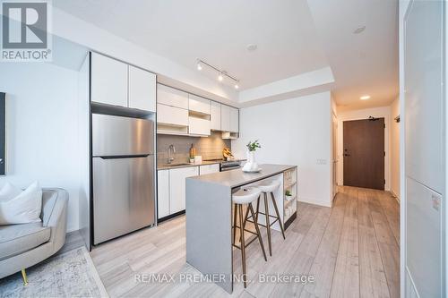 3501 - 4065 Confederation Park, Mississauga (City Centre), ON - Indoor Photo Showing Kitchen