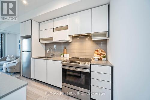 3501 - 4065 Confederation Park, Mississauga (City Centre), ON - Indoor Photo Showing Kitchen