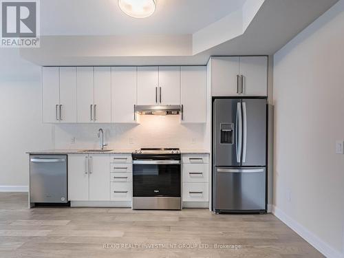 818 - 3220 William Coltson Avenue, Oakville, ON - Indoor Photo Showing Kitchen With Stainless Steel Kitchen