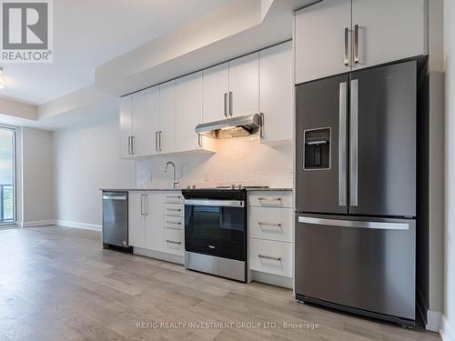 818 - 3220 William Coltson Avenue, Oakville, ON - Indoor Photo Showing Kitchen With Stainless Steel Kitchen