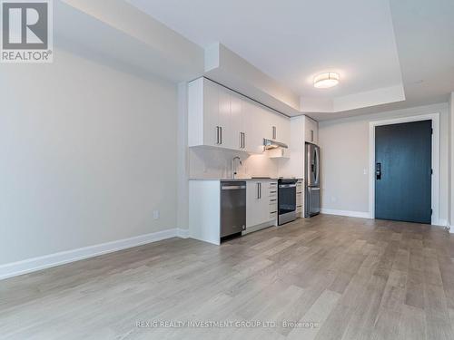 818 - 3220 William Coltson Avenue, Oakville, ON - Indoor Photo Showing Kitchen