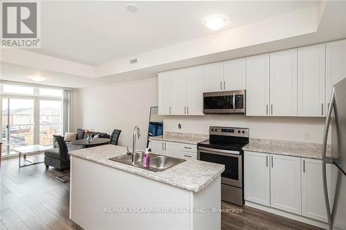 19 - 261 Skinner Road, Hamilton (Waterdown), ON - Indoor Photo Showing Kitchen With Stainless Steel Kitchen With Double Sink