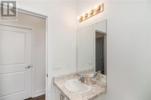 19 - 261 Skinner Road, Hamilton (Waterdown), ON - Indoor Photo Showing Bathroom