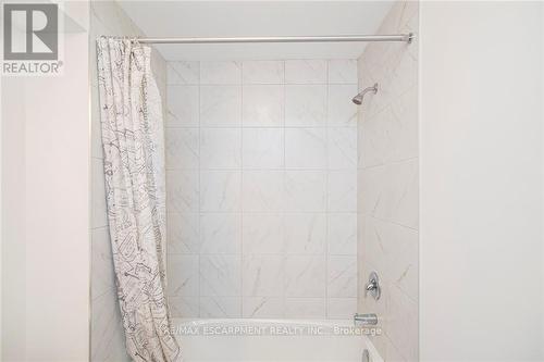 19 - 261 Skinner Road, Hamilton (Waterdown), ON - Indoor Photo Showing Bathroom