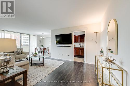 716 - 5 Massey Square, Toronto (Crescent Town), ON - Indoor Photo Showing Living Room