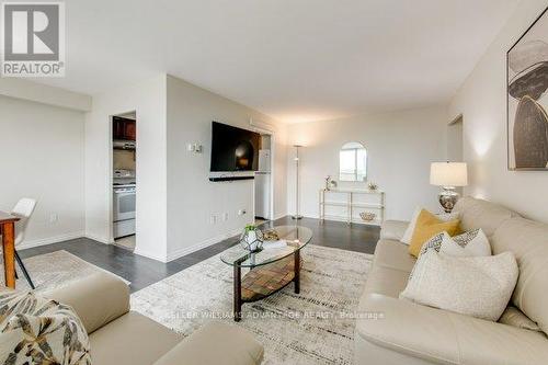 716 - 5 Massey Square, Toronto (Crescent Town), ON - Indoor Photo Showing Living Room