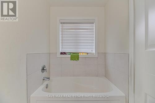 21 Maynada Road, Brampton (Northwest Brampton), ON - Indoor Photo Showing Bathroom