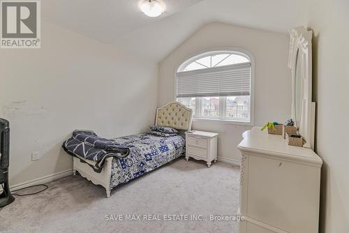 21 Maynada Road, Brampton (Northwest Brampton), ON - Indoor Photo Showing Bedroom