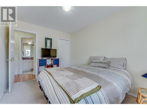 1832 47 Avenue, Vernon, BC - Indoor Photo Showing Bedroom