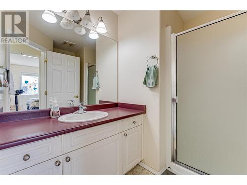 1832 47 Avenue, Vernon, BC - Indoor Photo Showing Bathroom