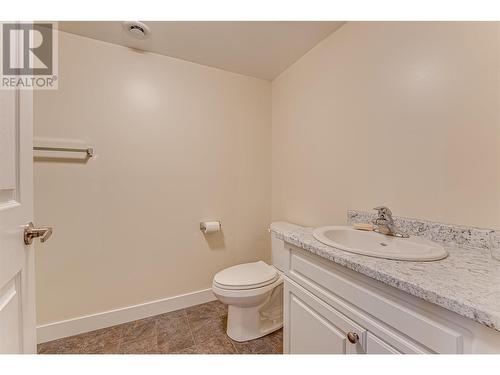 1832 47 Avenue, Vernon, BC - Indoor Photo Showing Bathroom