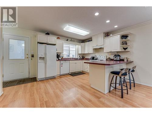 1832 47 Avenue, Vernon, BC - Indoor Photo Showing Kitchen