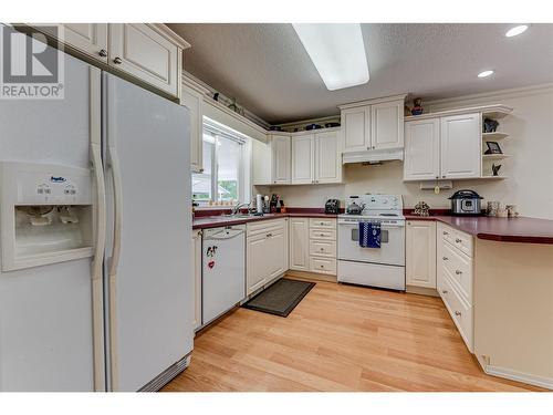 1832 47 Avenue, Vernon, BC - Indoor Photo Showing Kitchen